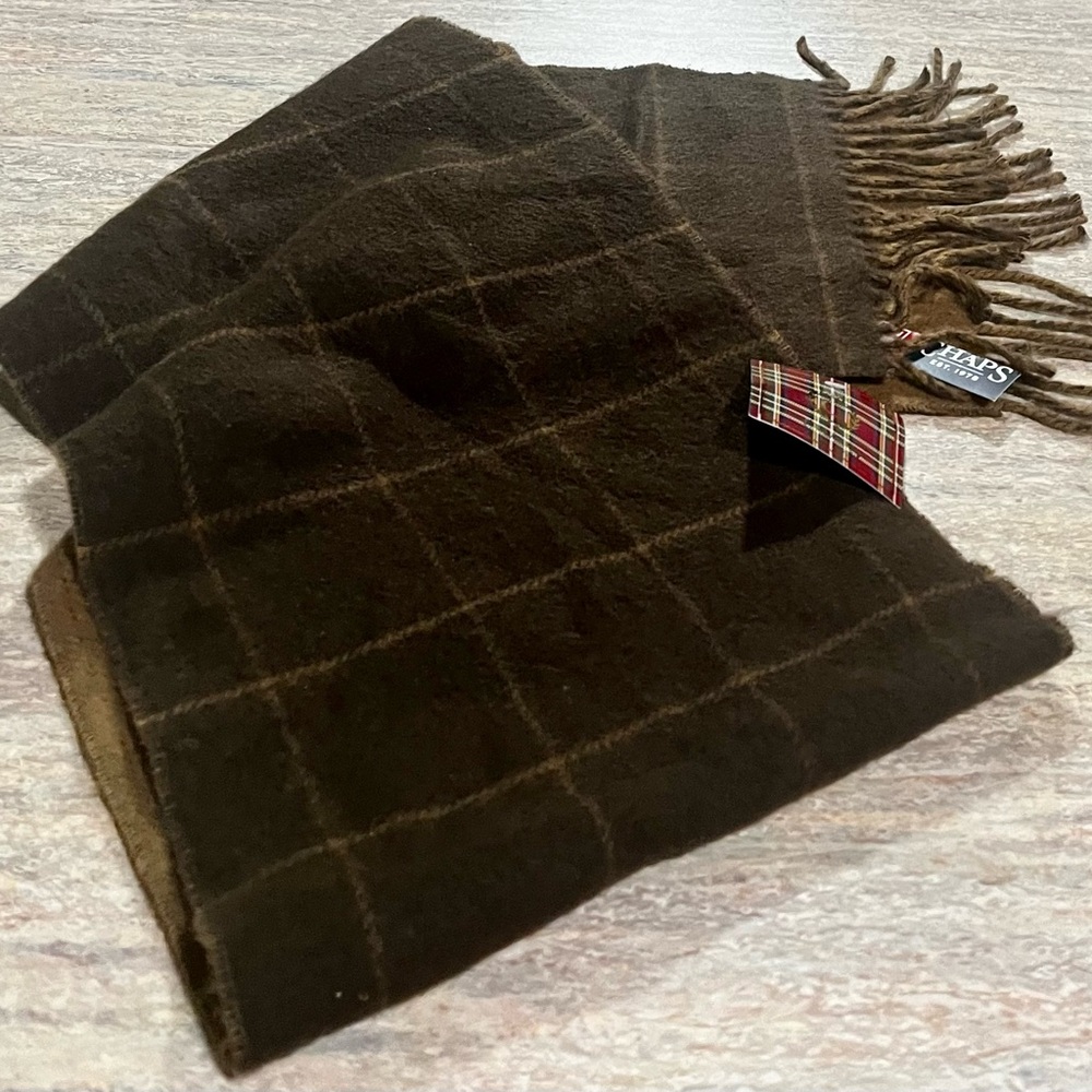 NWT Chaps brown acrylic scarf